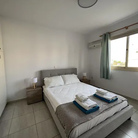 Royal-seacrest Paphos-center Vip Lejlighed Paphos