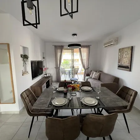 Royal-seacrest Paphos-center Vip Apartment
