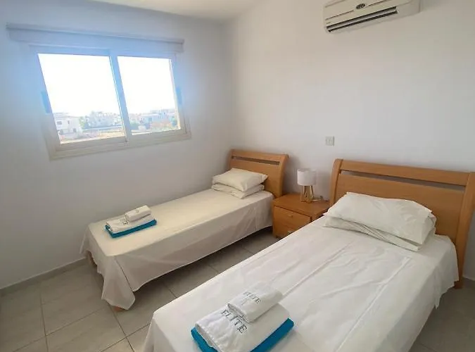 Royal-seacrest Paphos-center Vip *