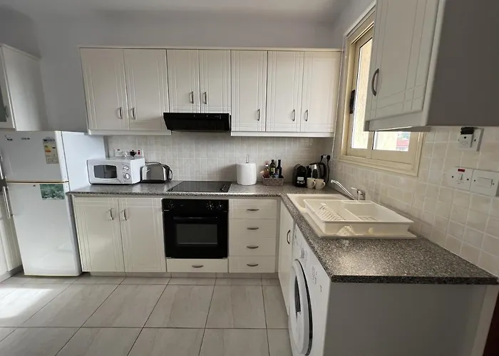 Royal-seacrest Paphos-center Vip アパート *