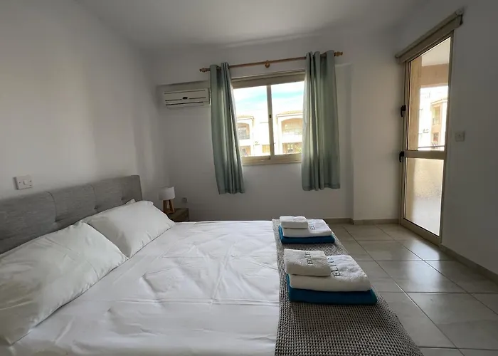 Royal-seacrest Paphos-center Vip アパート *