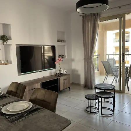 Royal-seacrest Paphos-center Vip Apartament *