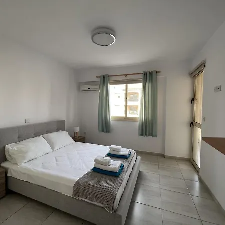 Royal-seacrest Paphos-center Vip Apartament *