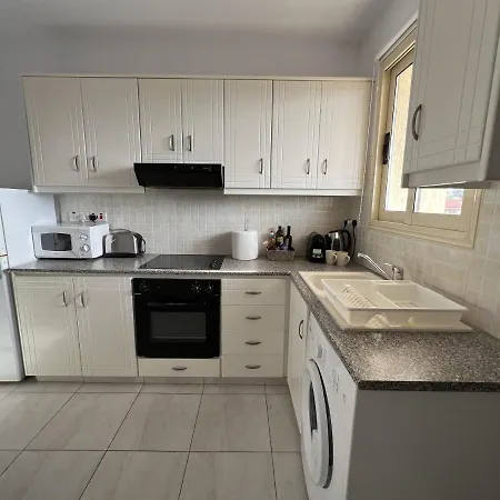 Royal-seacrest Paphos-center Vip Apartament *